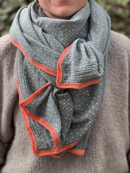 Hübscher-Schal mint gepunktet / koralle