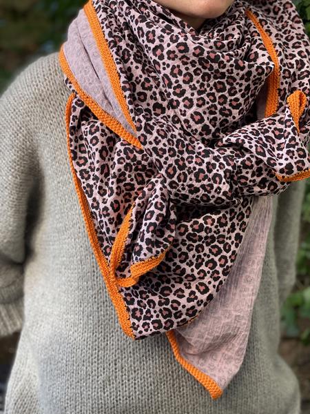 Hübscher-Schal leoprint auf rosa / orange 
